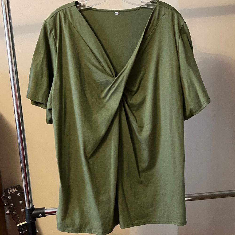 Women’s Top - Picture 2 of 3